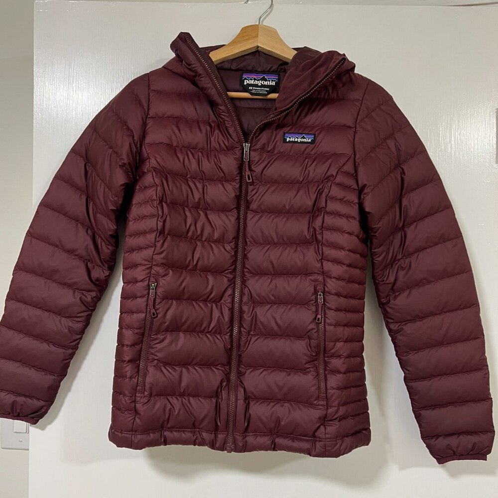 Patagonia Women's Down Sweater Hoody Puffer Jacket Dark Currant Red Burgundy XS